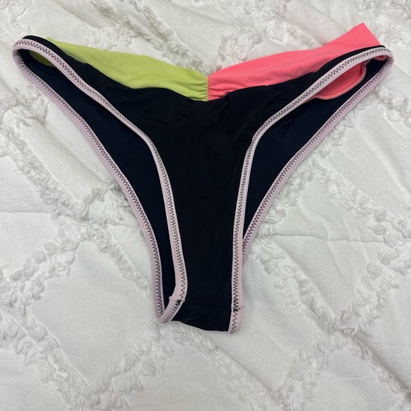 OneOne bikini set 🩷 - Picture 6 of 6